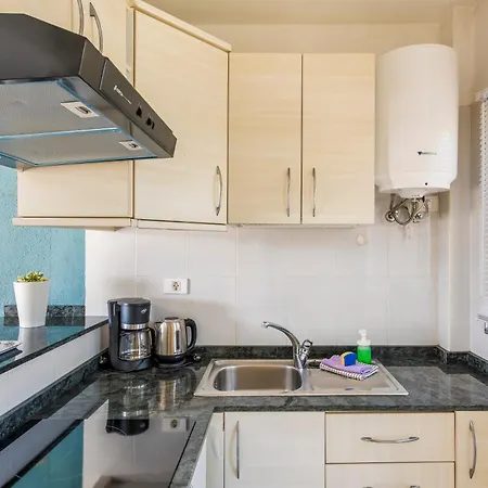 N1 100% Seaview Apartment